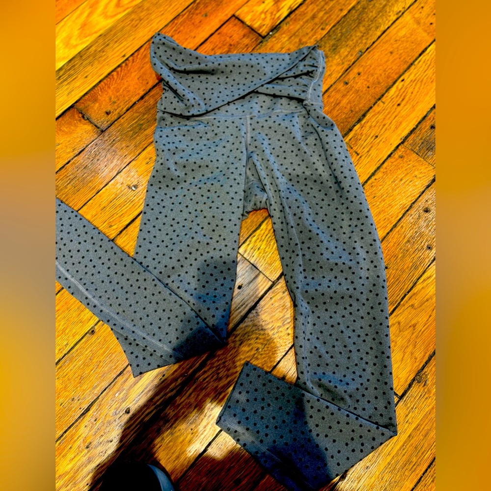 Nike XS capri length grey/black polka dot yoga pants